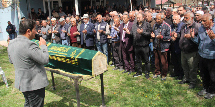 Gece kulübünde çıkan yangında hayatını kaybeden 4 kişi defnedildi