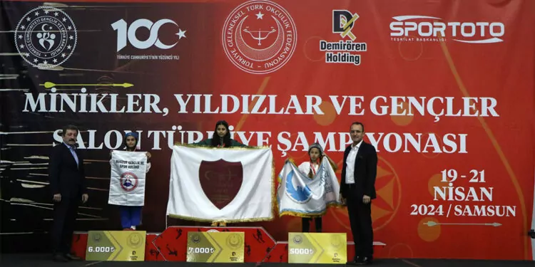 Türkiye geleneksel türk okçuluk şampiyonasında madalyalar verildi