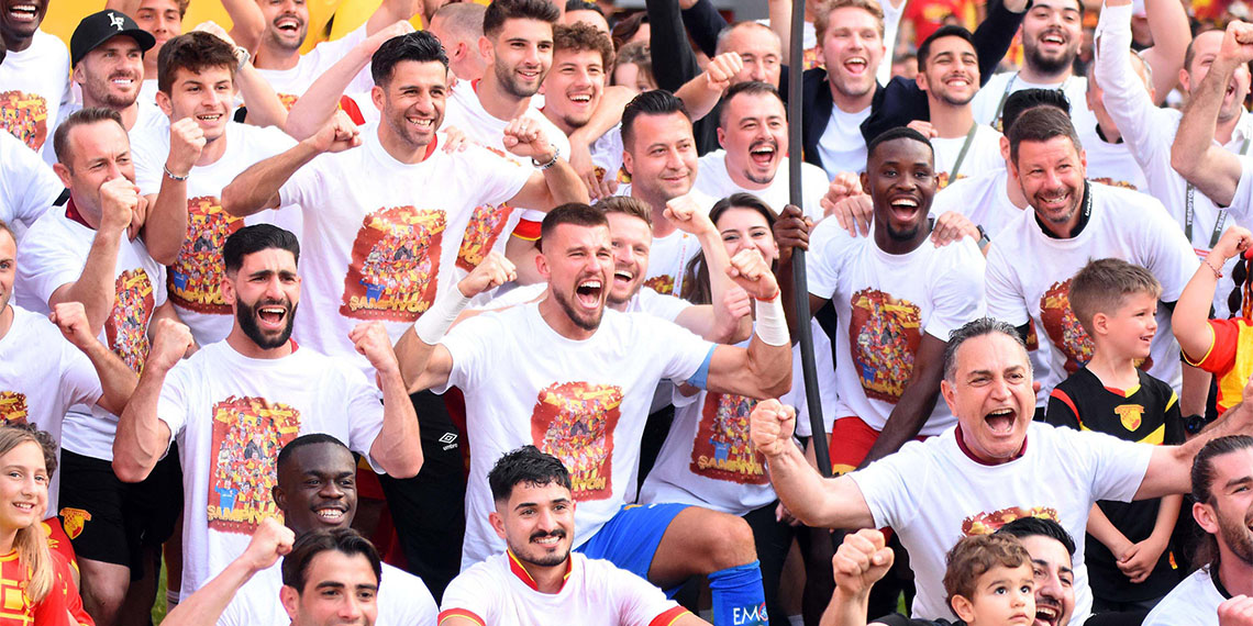 2 yıl aradan sonra yeniden Süper Lig'e yükselen Göztepe taraftarları Süper Lig'e çıkmanın coşkusunu yaşadı.