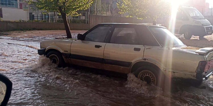 Gaziantep'te sağanak; yollar suyla doldu