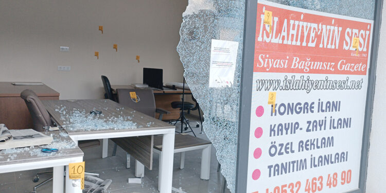 Gaziantep'te yerel gazetenin ofisi kurşunlandı