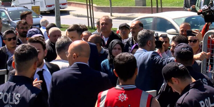 Gaziosmanpaşa'da oy sayımı devam ediyor