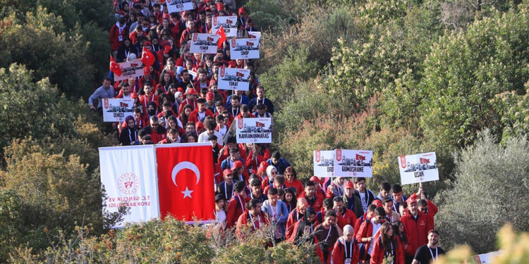 Gençlik ve Spor Bakanlığı’ndan 57'nci Alay'a Vefa Yürüyüşü