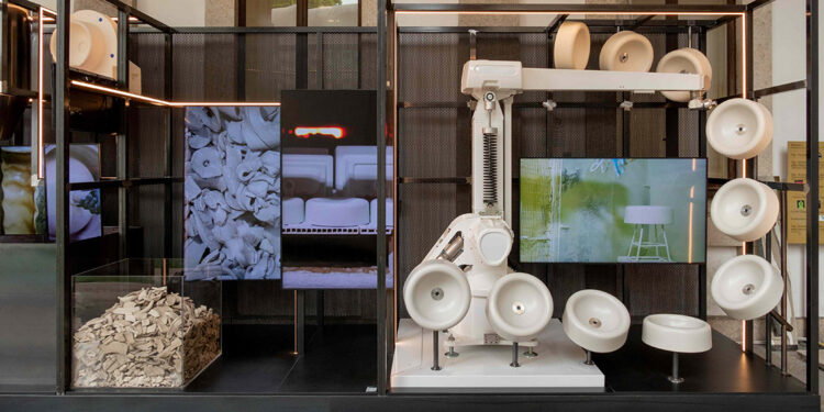 Geri dönüştürülmüş lavabolar Milano’da sergileniyor