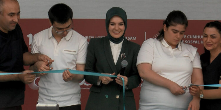 Göktaş, Sultanbeyli Otizm Aktif Yaşam Merkezi açılışına katıldı