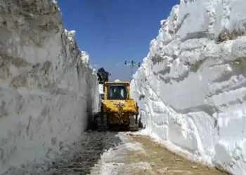 4. 5 aydır kapalı olan askeri üs bölgesinde karla mücadele