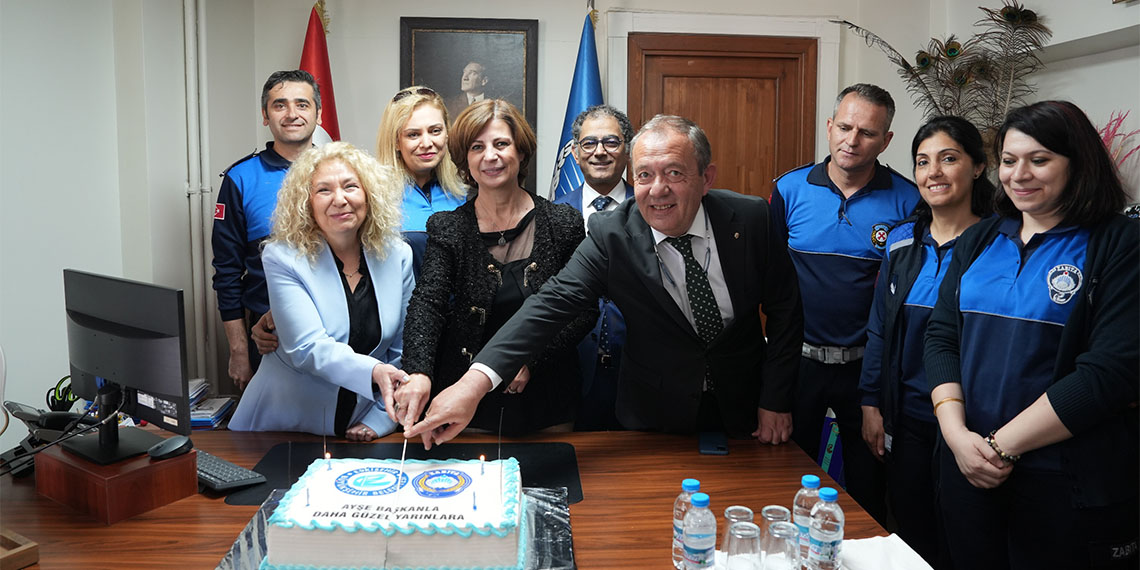 Eskişehir Büyükşehir Belediye Başkanı Ayşe Ünlüce, belediye birimlerini ziyaret ederek personelin bayramını kutladı. Çalışanların coşkulu karşılamasına teşekkür eden Ünlüce, “Bunda önce olduğu gibi önümüzdeki beş yılda da hep birlikte çok güzel işler yapacağız.” dedi.