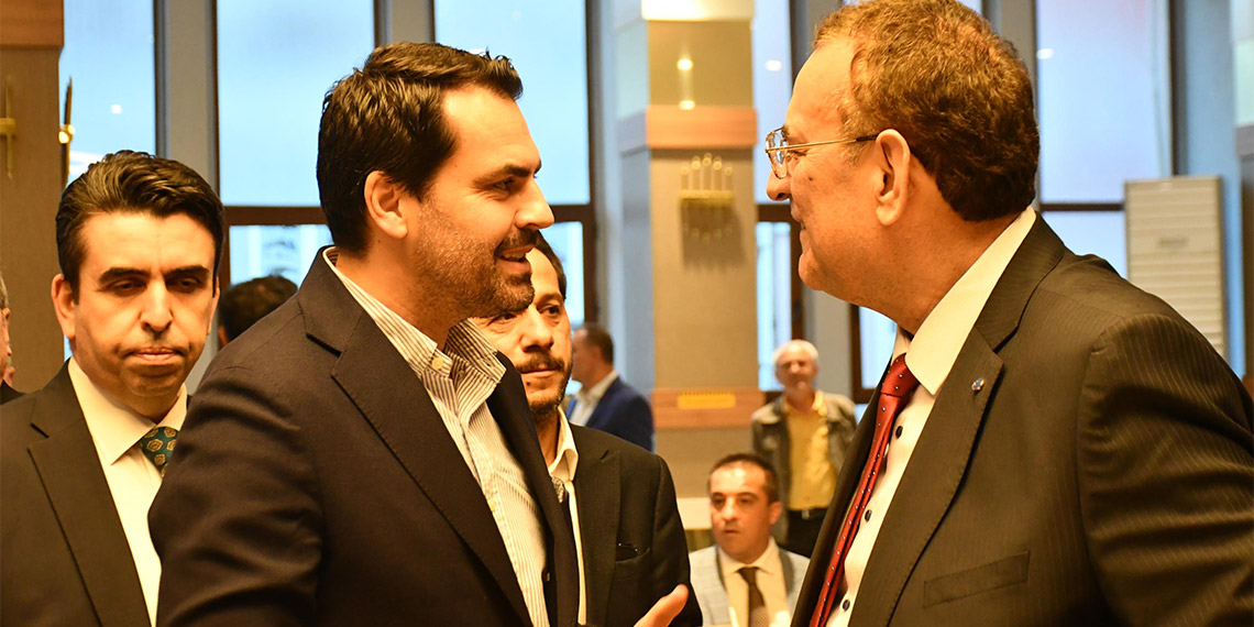 Bulgaristan’da çoğunluğunu Türklerin oluşturduğu Hak ve Özgürlükler Hareketi Genel Başkanı (HÖH) Cevdet Çakırov, Bulgaristan'daki seçimler için Türkiye’de yaşayan soydaşlardan destek isteyerek, "Hep beraber ciddi bir destek bekliyoruz, çağrıda bulunuyoruz" dedi.