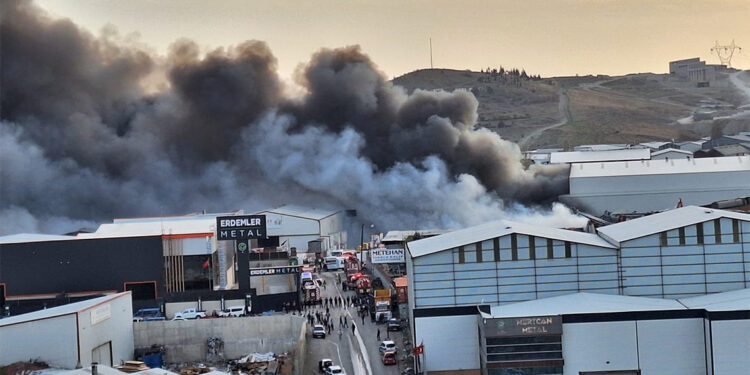 Hurdacılar Sitesi'ndeki yangına 5 gözaltı