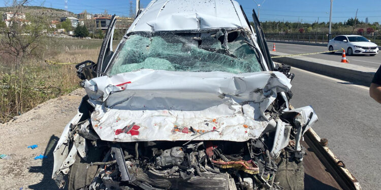 Hafriyat kamyonuna çarpan otomobilin sürücüsü öldü