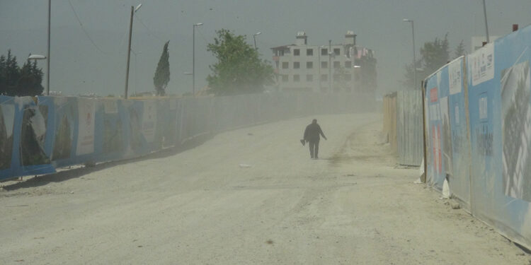 Hatay hafriyat tozlarına teslim oldu