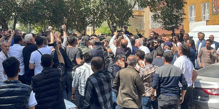 Hilvan'da seçimin yenilenmesi kararı sonrası gerginlik