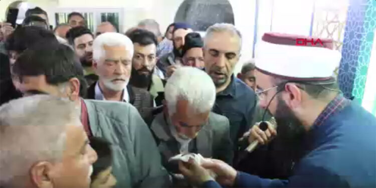 Hz. Muhammed'in Sakal-ı Şerif'i ziyarete açıldı