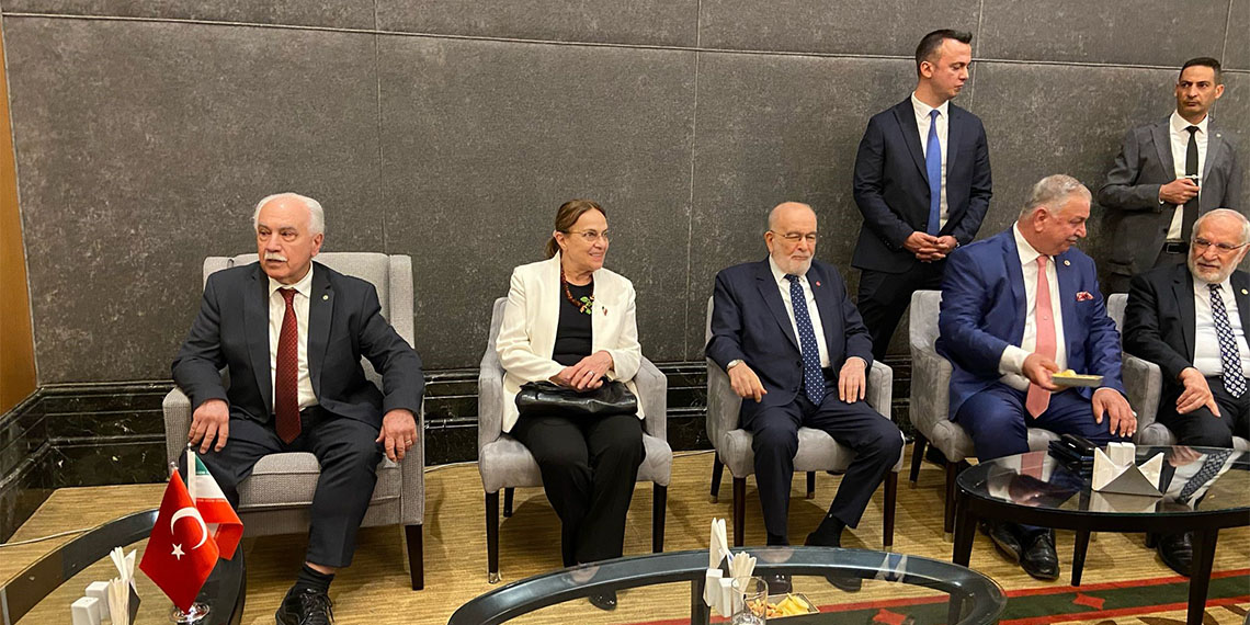 İran’ın Ankara Büyükelçisi Mohammad Hassan Habibollahzadeh, “İran saldırgan eylemlere karşı koyma ve bu saldırılara uluslararası hukuka uygun şekilde kararlılıkla karşılık verme konusundaki sarsılmaz kararlılığını ifade etmiştir” dedi.