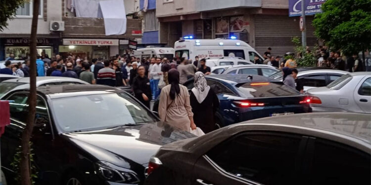 Bağcılar'da sokak ortasında silahlı çatışma