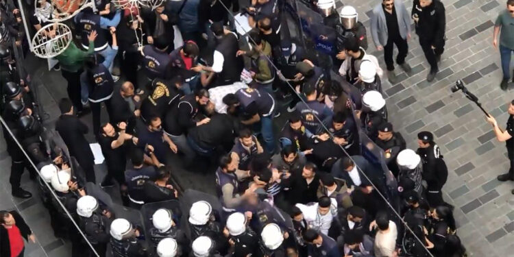 İsrail protestosuyla ilgili 2 emniyet görevlisi açığa alındı