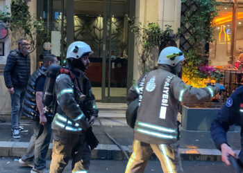 Beyoğlu'nda otel yangını