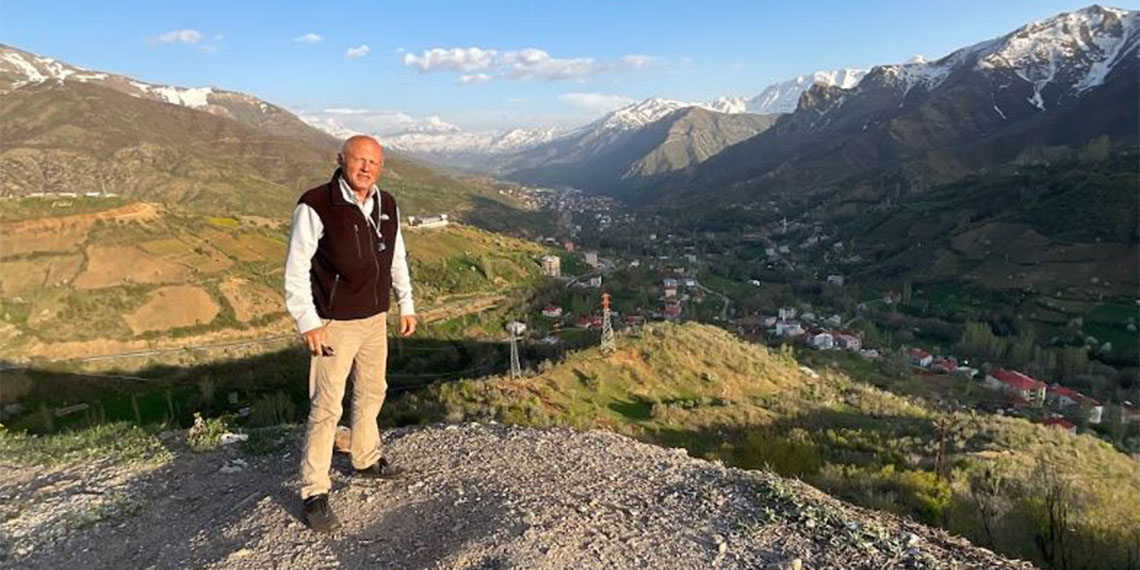 İstanbul Üniversitesi-Cerrahpaşa Jeoloji Mühendisliği Bölümü’nden araştırmacılar tarafından Yüksekova-Şemdinli fay hattı incelendi ve bölgede aktif bir fay hattı tespit edildi.