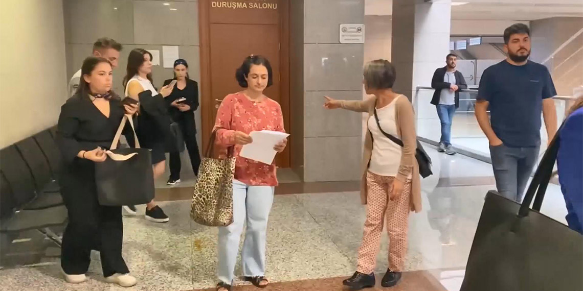 Eyüpsultan'da barikat kuran kadını tehdit eden sanığın dosyalarına birleştirme talebi. Mahkeme, 20. Asliye Ceza Mahkemesinden dosyaların birleştirilmesi yönünde muvafakat vermesini istedi.