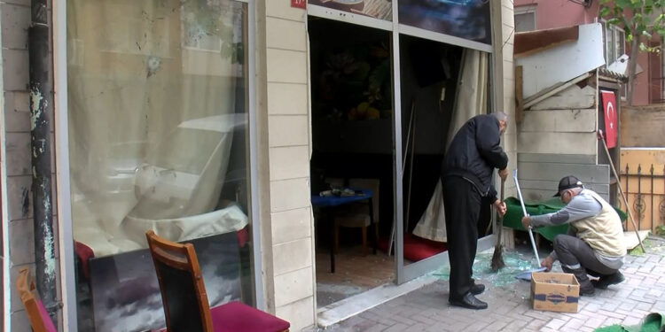 Güngören'de kahvehaneye uzun namlulu silahlarla saldırdılar