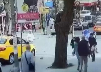Güngören'de taksiciyle yaya arasında tartışma