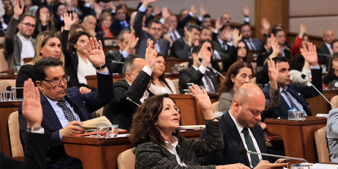 İBB'de seçim sonrası ilk meclis toplantısı gerçekleşti