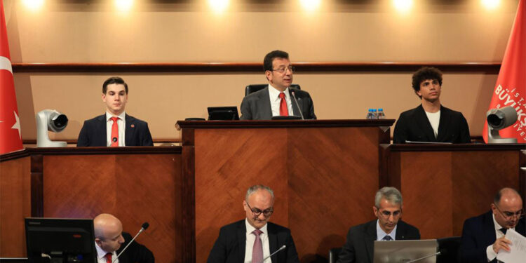 İBB'de seçim sonrası ilk meclis toplantısı gerçekleşti