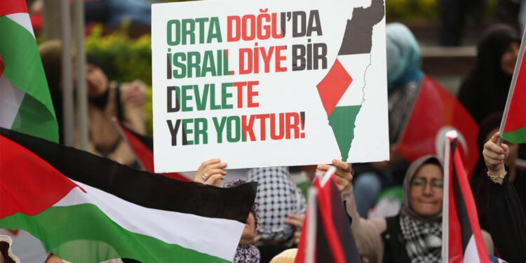 Sultanahmet Meydanı'nda oturma eylemi