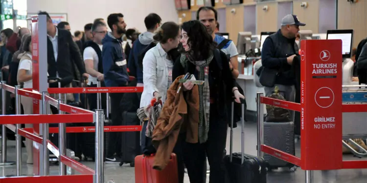 İstanbul havalimanı'nda yolcu yoğunluğu devam ediyor