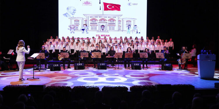 Yıldız Çocuklar Korosu'nun müzik dinletisi beğeni topladı