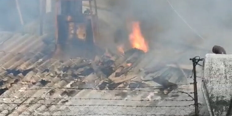 Maltepe'de tarihi yalı hamamında yangın