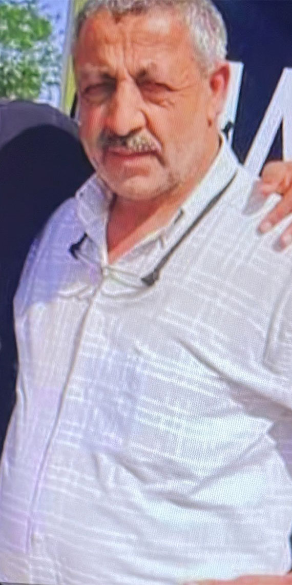 Sarıyer'de taksiciyi bıçaklayıp yol kenarına attılar. Olay yerinde hayatını kaybeden Yaşar Yanıkyürek'in cenazesi Adli Tıp Kurumu'na kaldırıldı.