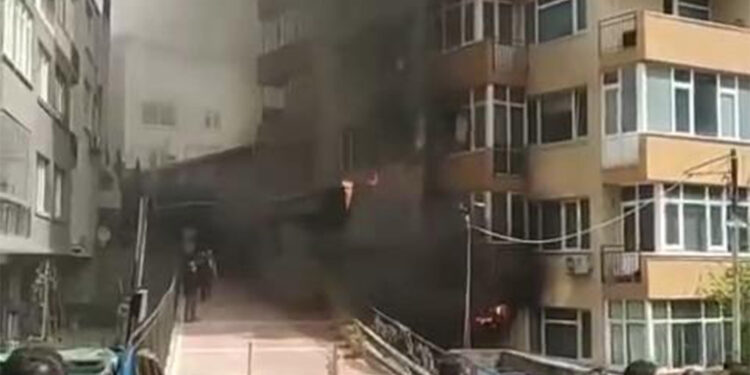 Şişli'de korkutan yangında mahsur kalanlar var