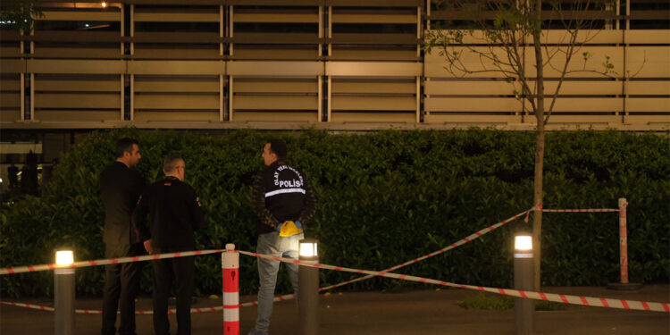 Zorlu Holding binasına silahla ateş açıldı