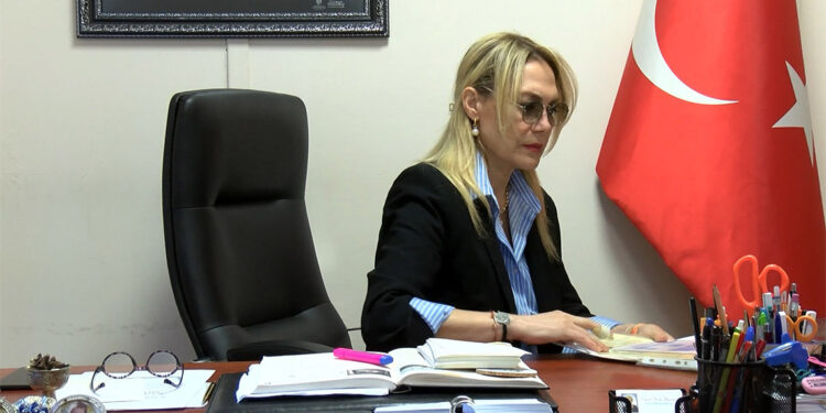 Suadiye Mahallesi'nin yeni muhtarı sanatçı Hilal Özdemir