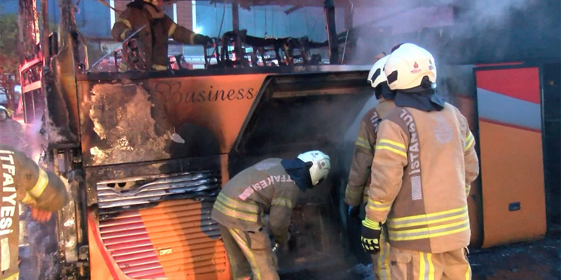 Ümraniye Dudullu Otogarı'nda otobüs yandı