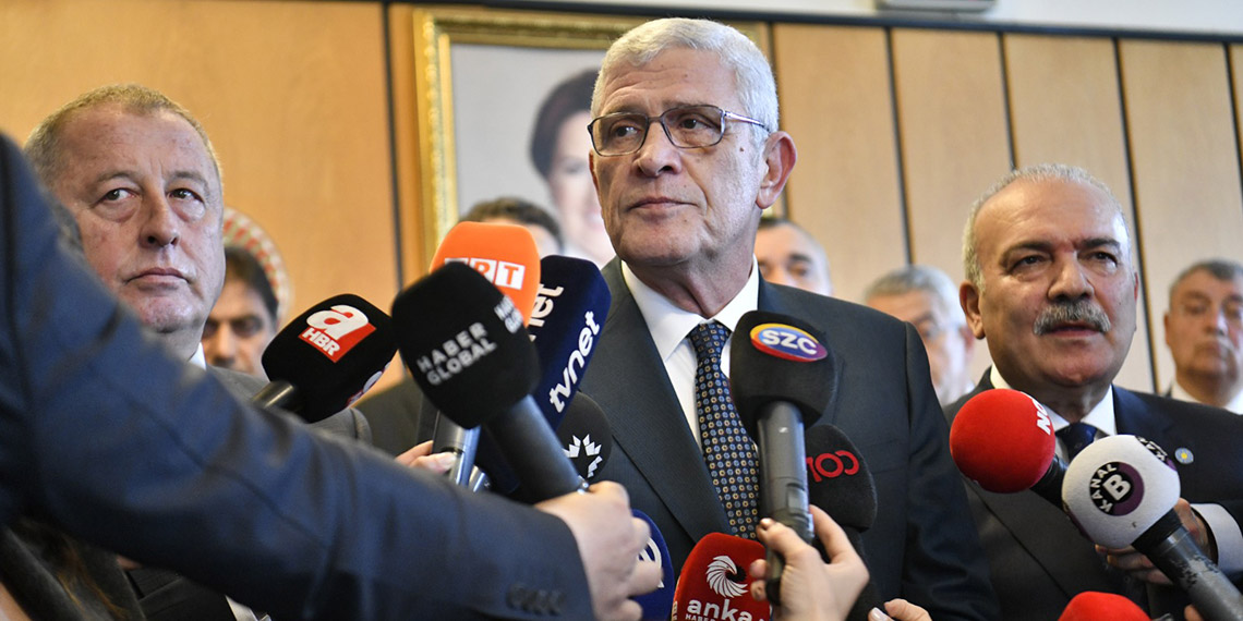 İYİ Parti Genel Başkanı Müsavat Dervişoğlu mazbatasını aldı