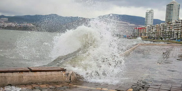 İzmir genelinde kuvvetli rüzgar ve fırtına bekleniyor