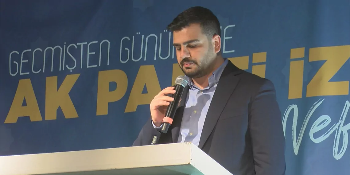 Ak parti i̇zmir i̇l başkanlığı, yerel seçimler sonrası 'vefa i̇ftarı' düzenledi.  ak parti i̇zmir i̇l başkanlığı, yerel seçimler sonrası il başkanlığı binası önünde 'vefa i̇ftarı' düzenledi.