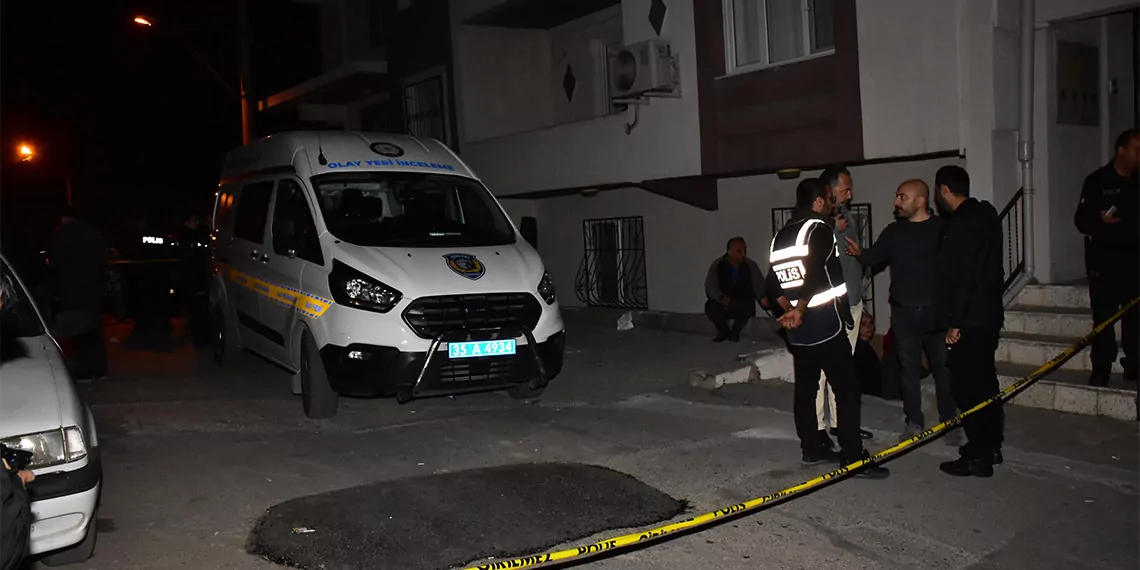 İzmir'de baba vahşeti: eşi barışmayı kabul etmeyince 2 çocuğu ile kendisini vurdu: 1 ölü, 2 yaralı