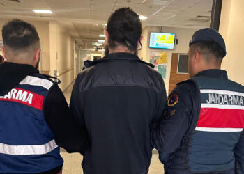 İzmir'de deaş terör örgütü şüphelilerine operasyon; 11 gözaltı