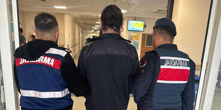 İzmir'de DEAŞ terör örgütü şüphelilerine operasyon; 11 gözaltı
