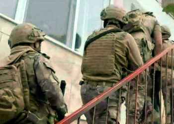 İzmir merkez ve 3 ilçesinde FETÖ operasyonu
