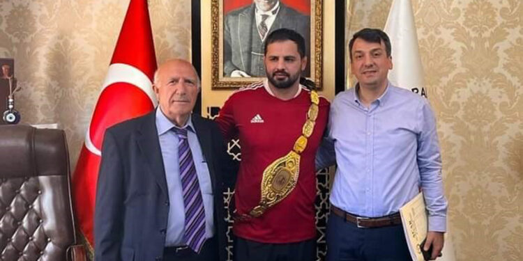 İbrahim Bölükbaşı'nın altın kemeri 3 yıl sonra teslim edildi