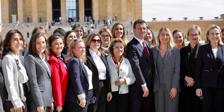 İmamoğlu Anıtkabir'i ziyaret etti