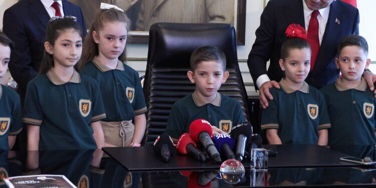 İmamoğlu koltuğunu 3'üncü sınıf öğrencisi Ali'ye devretti