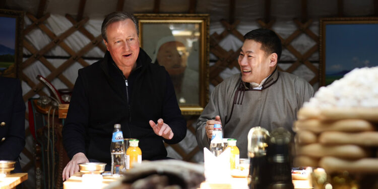 İngiliz Bakan Cameron'ın kiraladığı lüks uçak tepki çekti