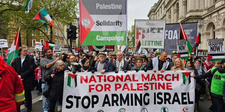 İngiltere'de Filistinlilere destek yürüyüşü düzenlendi
