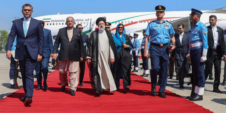 İran Cumhurbaşkanı Reisi Pakistan’da