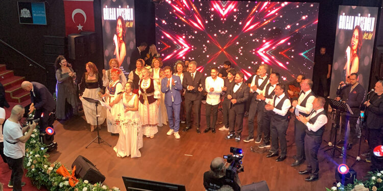 İşitme engelli çocukların eğitimi için konser